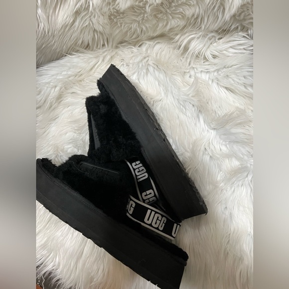 UGG Disco Slide Fur Sandals - Picture 15 of 16